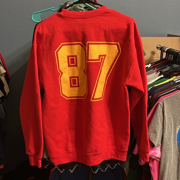 Go Taylor’s Boyfriend Medium Long Sleeve Sweater - Picture 5 of 5